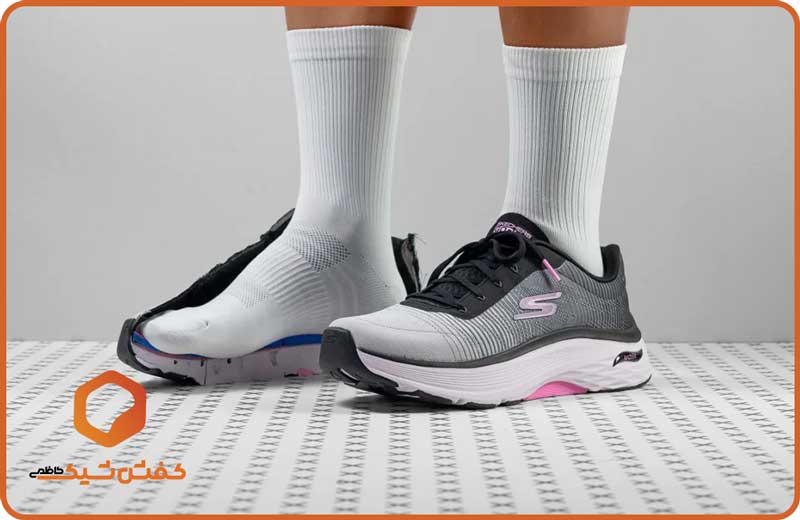 کفش پیاده روی Skechers Max Cushioning Arch Fit یکی از بهترین کفش های پیاده روی اسکیچرز