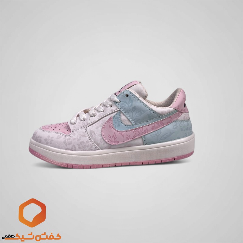کفش اسپرت زنانه نایک جردن ایر سفید صورتی